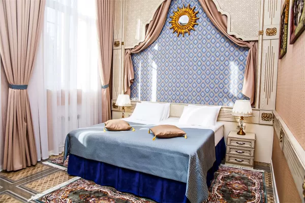 Номер Джуниор Сюит в санатории «Главные Нарзанные Ванны» в г. Кисловодске - фотография